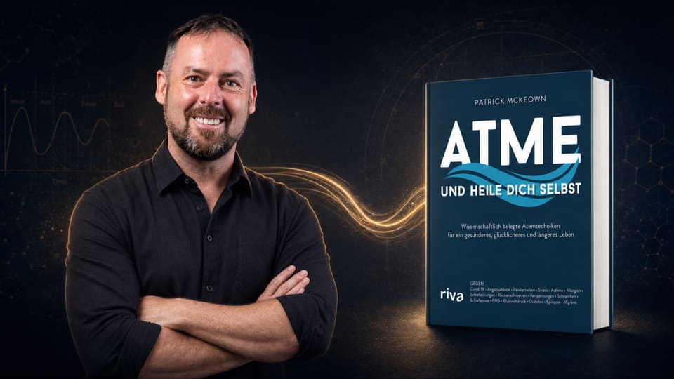 Patrick McKeown mit seinem Buch „Atme und heile dich selbst“