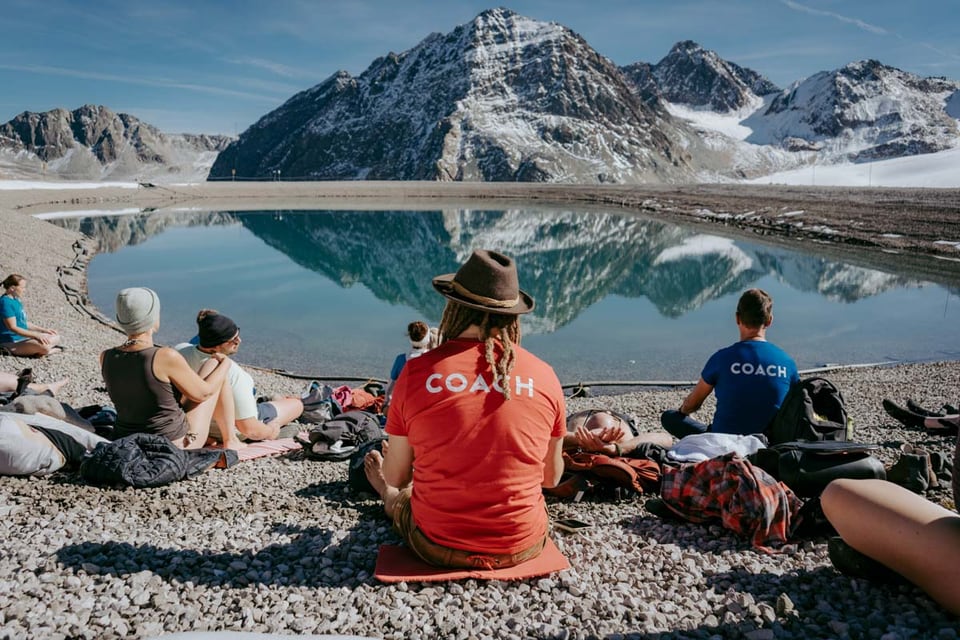 Atemfitness Einheit am klaren Bergsee im Pitztal
